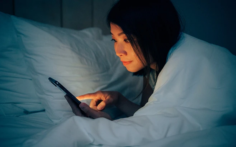 女子熬夜致免疫力低下確診紫癜！警惕：熬夜的危害可不止一個(gè)